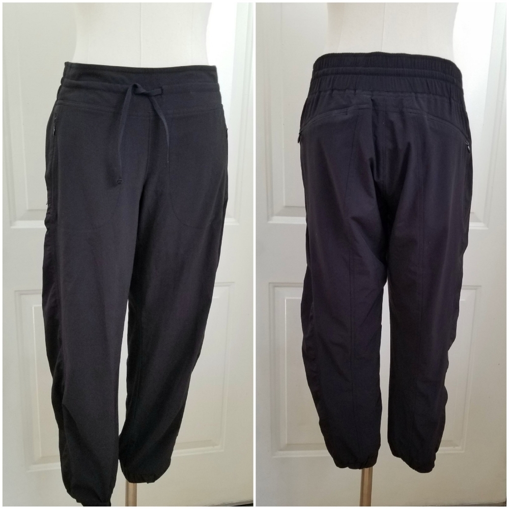 Athleta Black Capris Pants